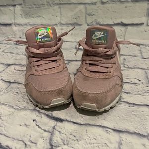 Nike Brand  MD Valiant Size 6 Youth low top pink Preowned